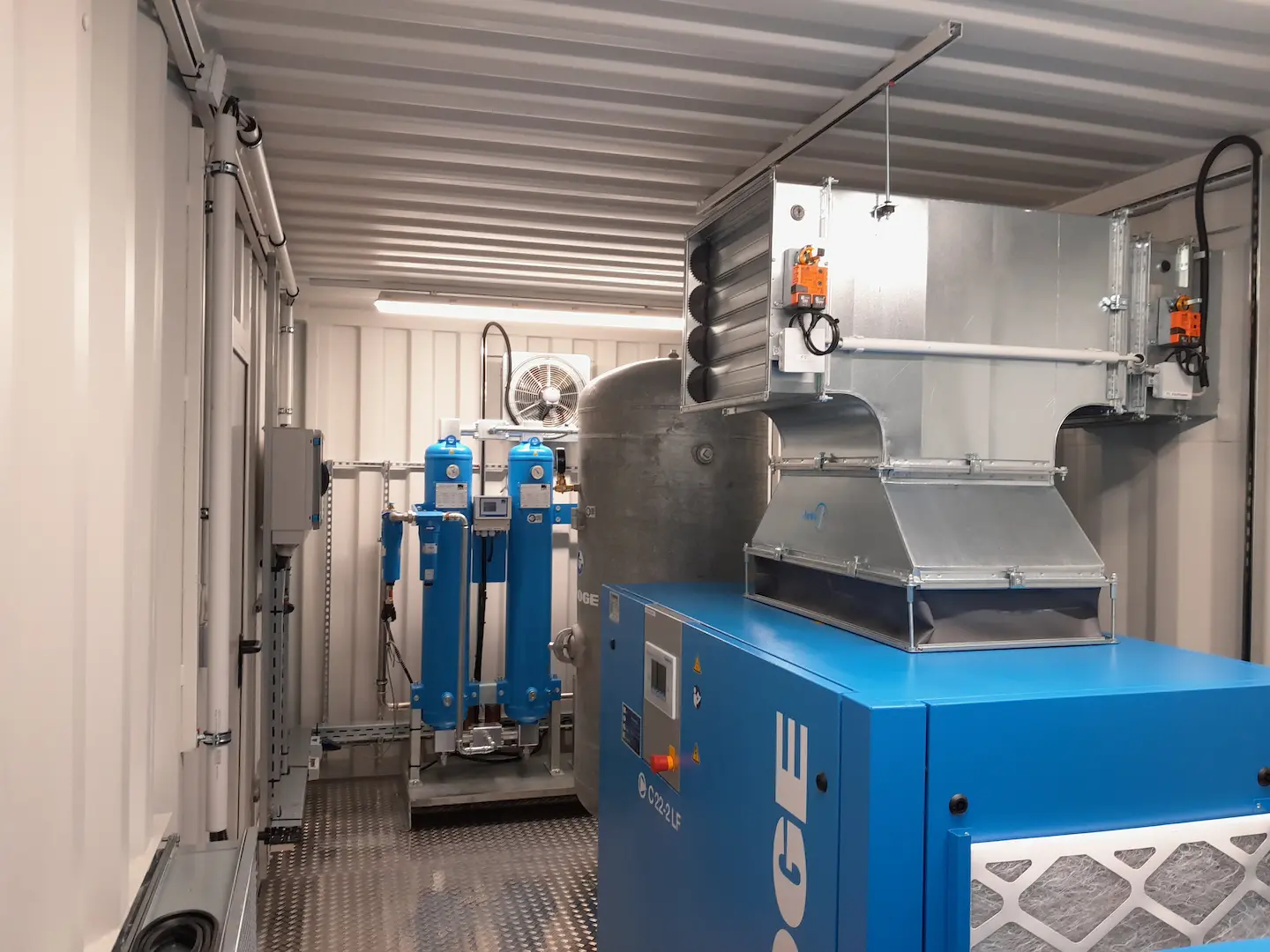 Innenansicht Druckluftcontainer – Technik